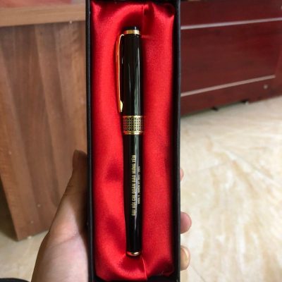 Bút kim loại tổ ong