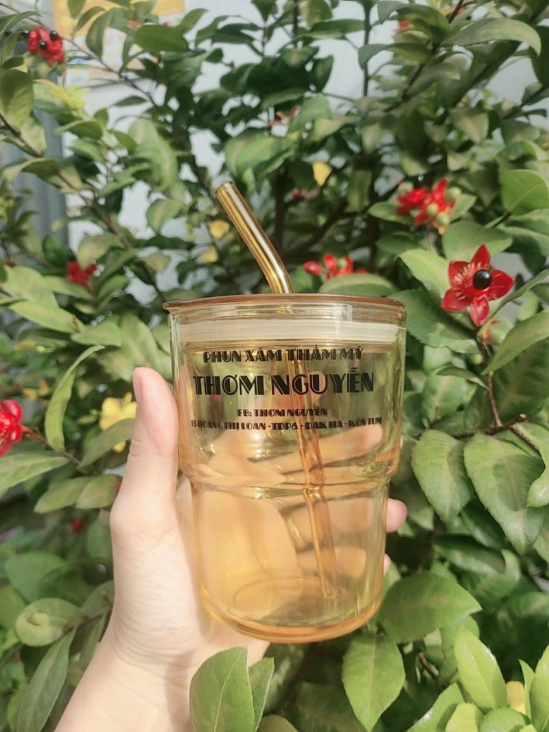 Cốc thủy tinh 350ml bọc da kèm ống hút 1 (1) Coc-thuy-tinh-350ml-boc-da-kem-ong-hut-1-1