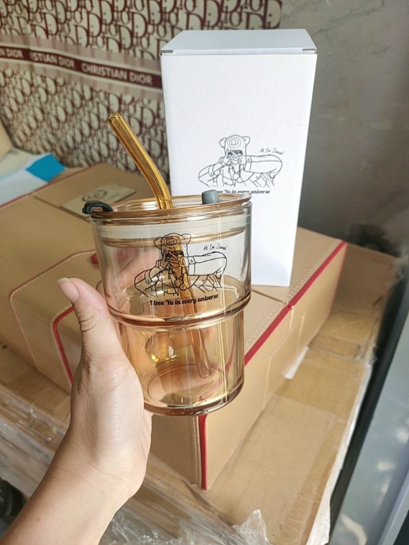 Cốc thủy tinh 350ml bọc da kèm ống hút 1 (2) Coc-thuy-tinh-350ml-boc-da-kem-ong-hut-1-2