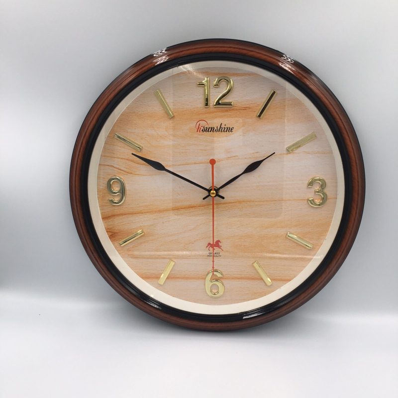 Dong-ho-treo-tuong-tron-35cm-go-HD63-so-coc-2