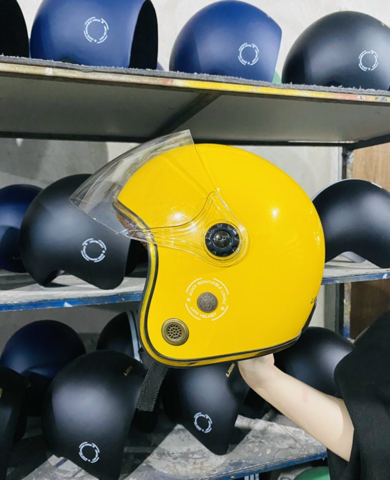 Mũ bảo hiểm 34 có kính màu vàng Mu-bao-hiem-34-co-kinh-mau-vang