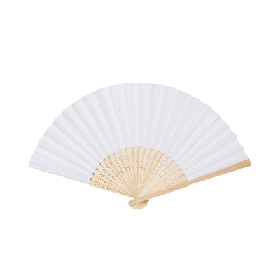 Quạt nan tre cắt hoa văn