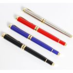 Bút kim loại đỏ