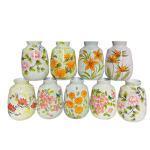 Lọ hoa vẽ tay – nền màu – H23