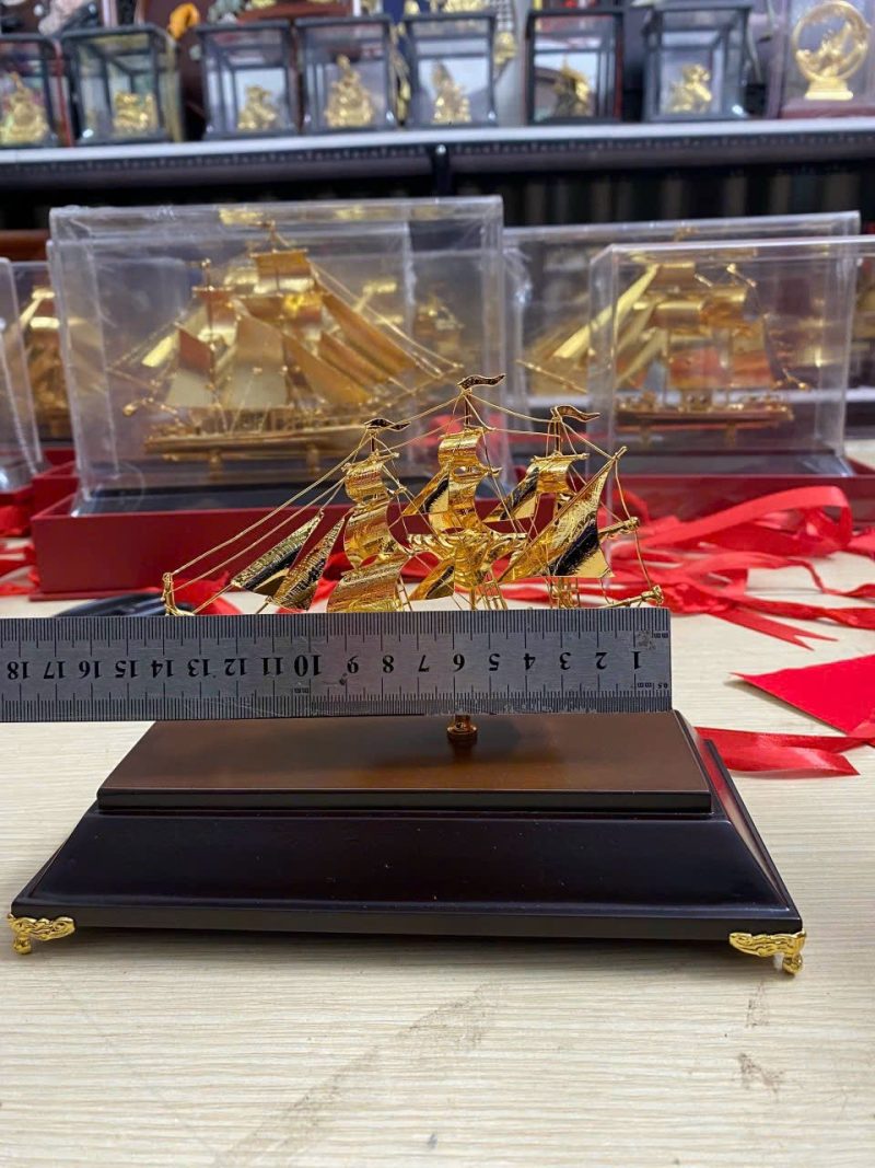 thuyen thuan buom xuoi gio (1)