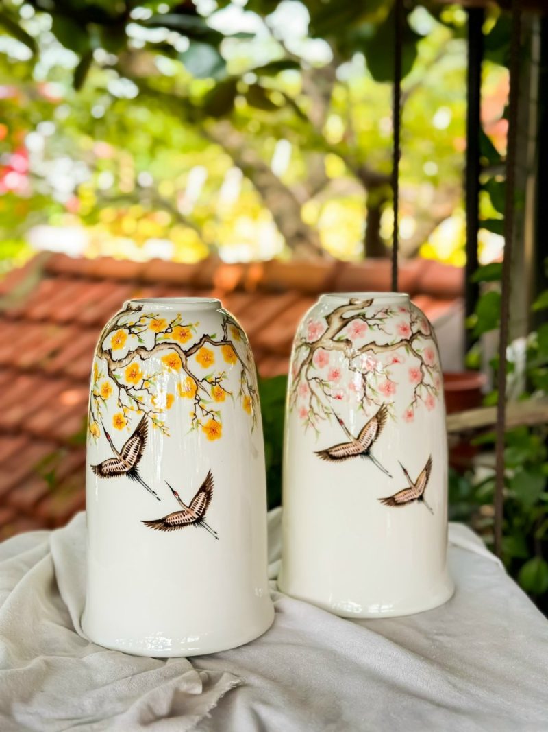 Lọ hoa vẽ tay – men trắng - H26