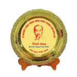 Đĩa biểu trưng mạ vàng