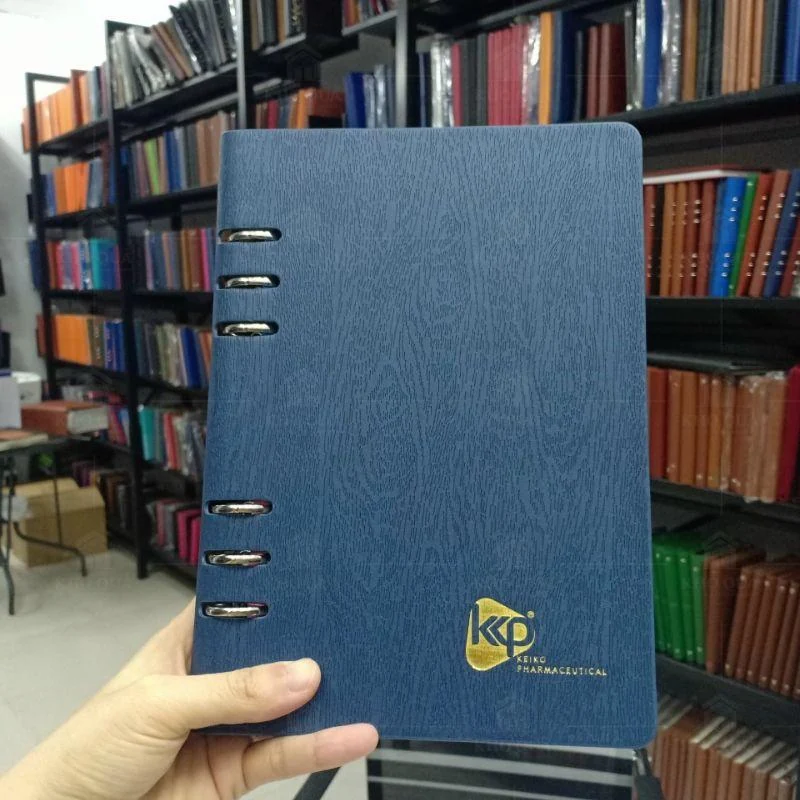 Sổ xanh có nhận diện vàng và chữ phụ ở góc