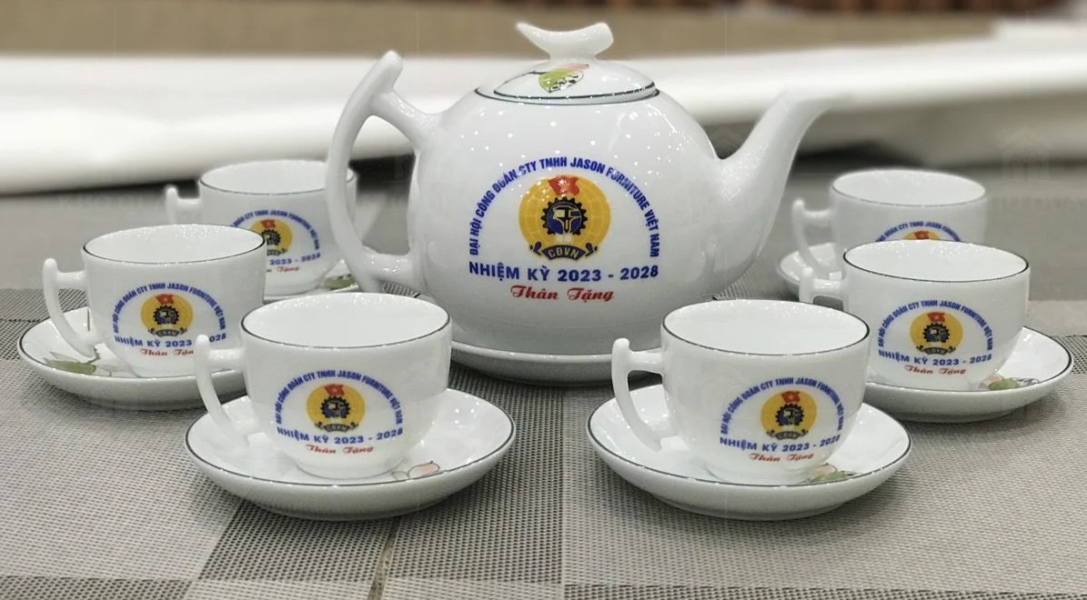 Bộ ấm chén in logo gồm ấm, chén và đĩa