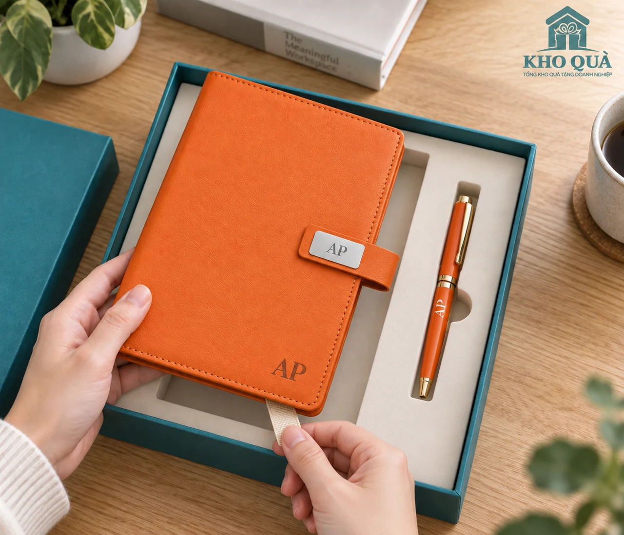Nhấc sổ AP bằng dải kéo khỏi khay riêng cạnh bút AP