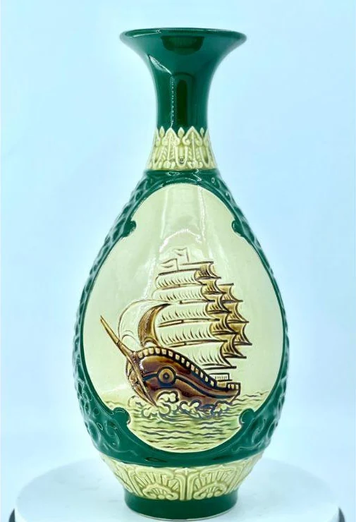 Bình tỳ bà màu xanh, mặt thuyền trong gallery