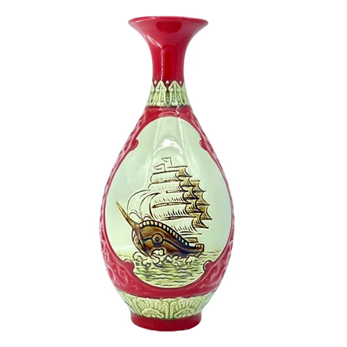 Bình tỳ bà đỏ với họa tiết thuyền