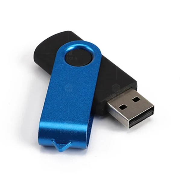 USB xoay xanh mở để lộ đầu USB-A trong gallery KhoQua