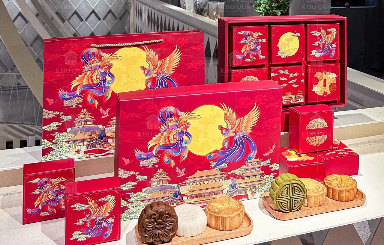 Hộp đỏ phượng hoàng túi cùng màu và các hộp nhỏ trong gallery hộp phượng hoàng