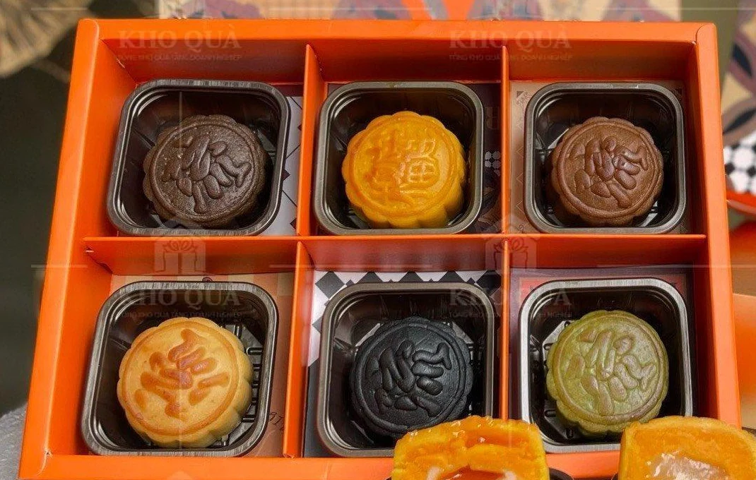 Góc khay sáu ô bánh trong hộp cam từ gallery hộp thỏ
