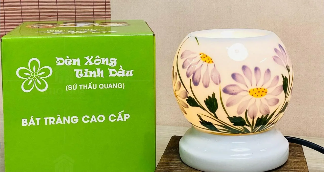 Mẫu tròn họa tiết hoa tím có dây phía sau cạnh hộp nhà sản xuất