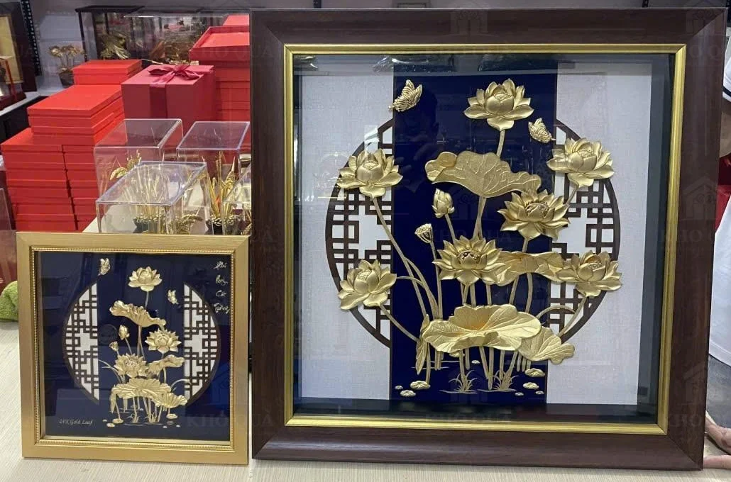 Hai cỡ tranh sen trong cùng ảnh gallery