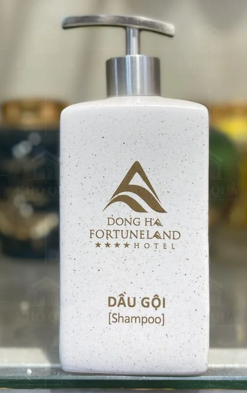 Bình vuông men chấm có logo in và tên dầu gội dưới logo