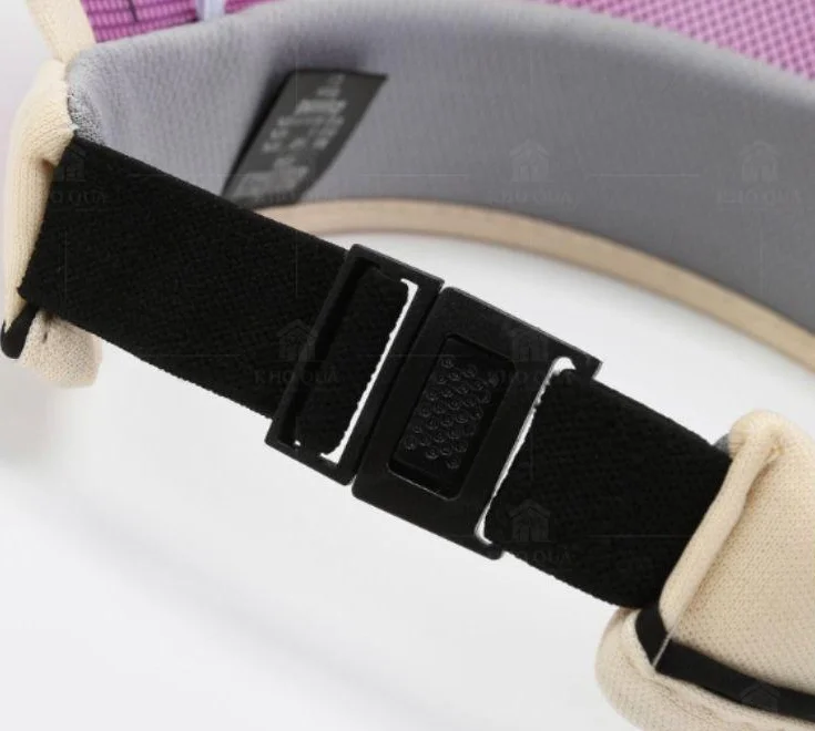 Cận quai đen và khóa chỉnh chữ nhật của mẫu visor
