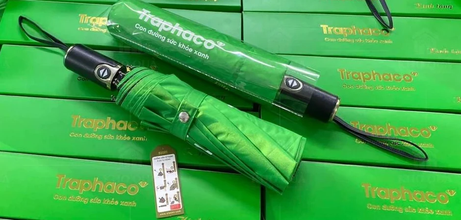 Góc ô xanh đã gấp và vỏ bọc đặt trên hộp in Traphaco