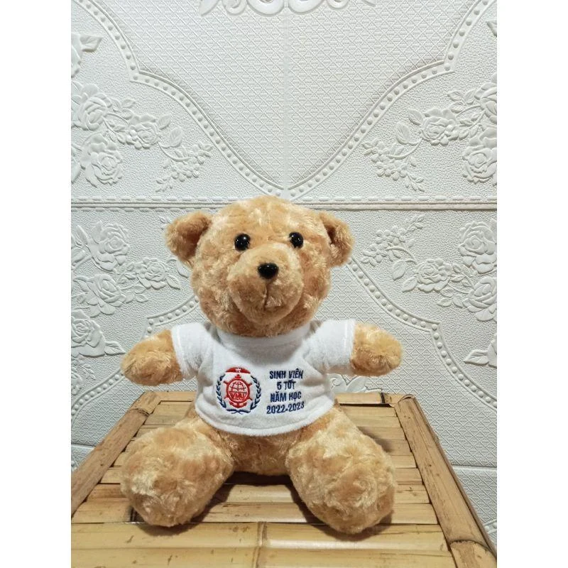 Gấu bông áo trắng mang thông điệp sinh viên 5 tốt trong gallery gấu bông 26 cm
