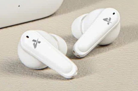 Góc cận hai tai Avbuds C200 rời trong ảnh gallery