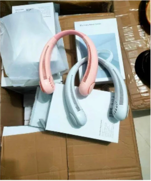 Các màu quạt đeo cổ cạnh bao và tài liệu