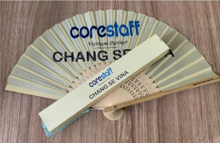 Quạt nan tre cắt máy 50cm mở in corestaff cạnh hộp dài