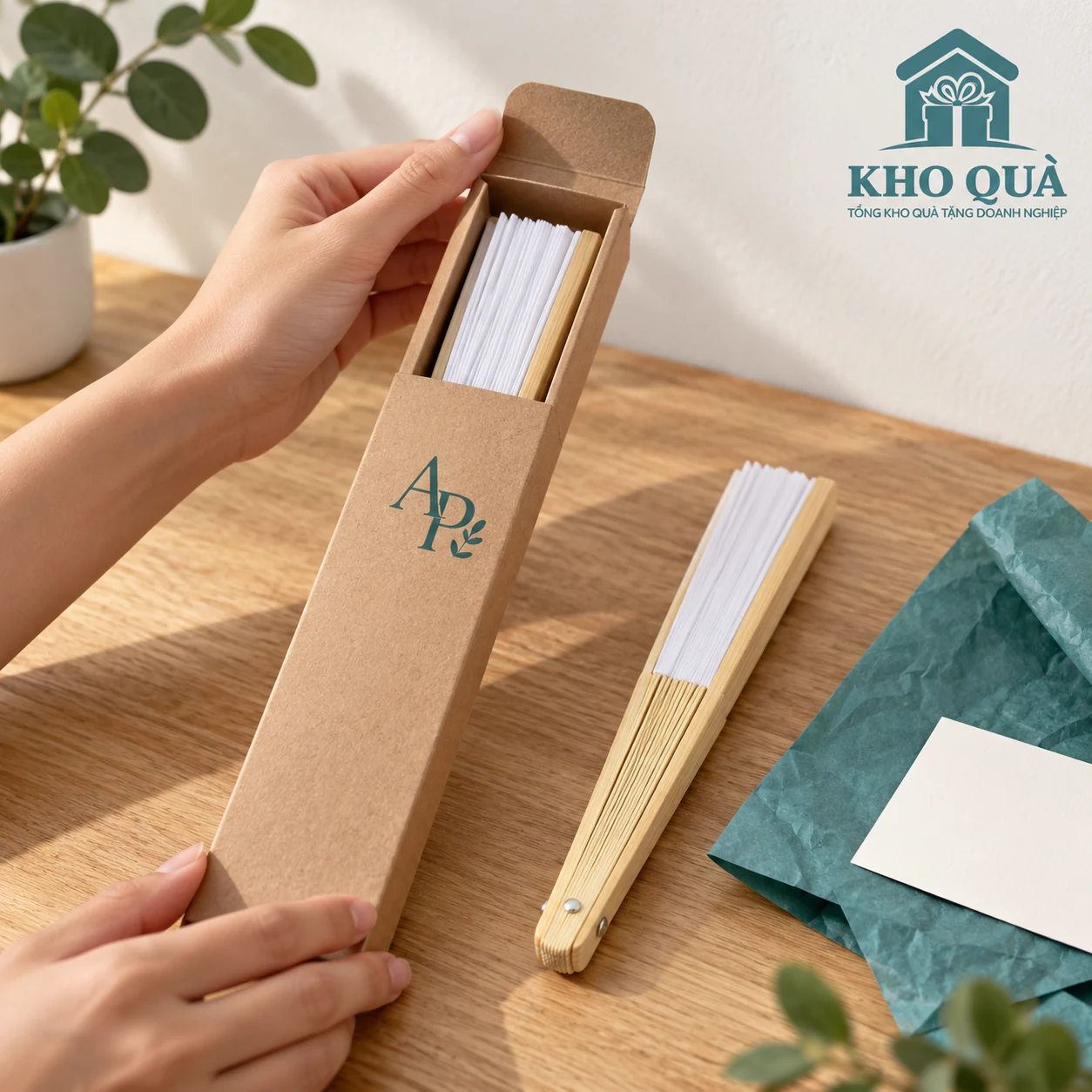 Phương án quạt gấp trong hộp kraft in AP cùng vật tư đóng gói