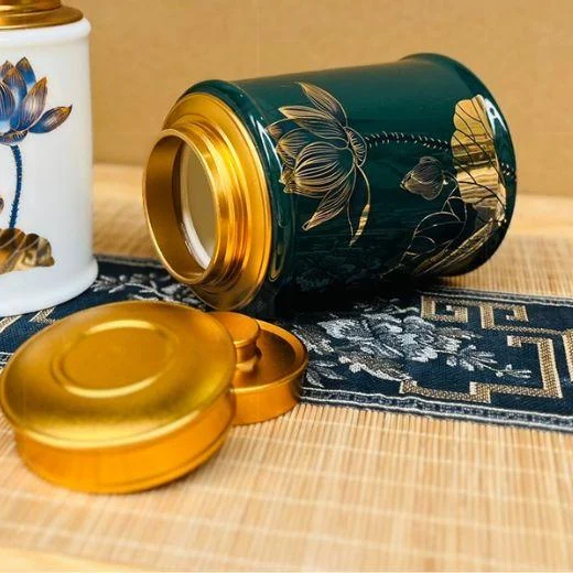 Góc cận miệng hũ xanh cùng hai chi tiết nắp rời mã 37508