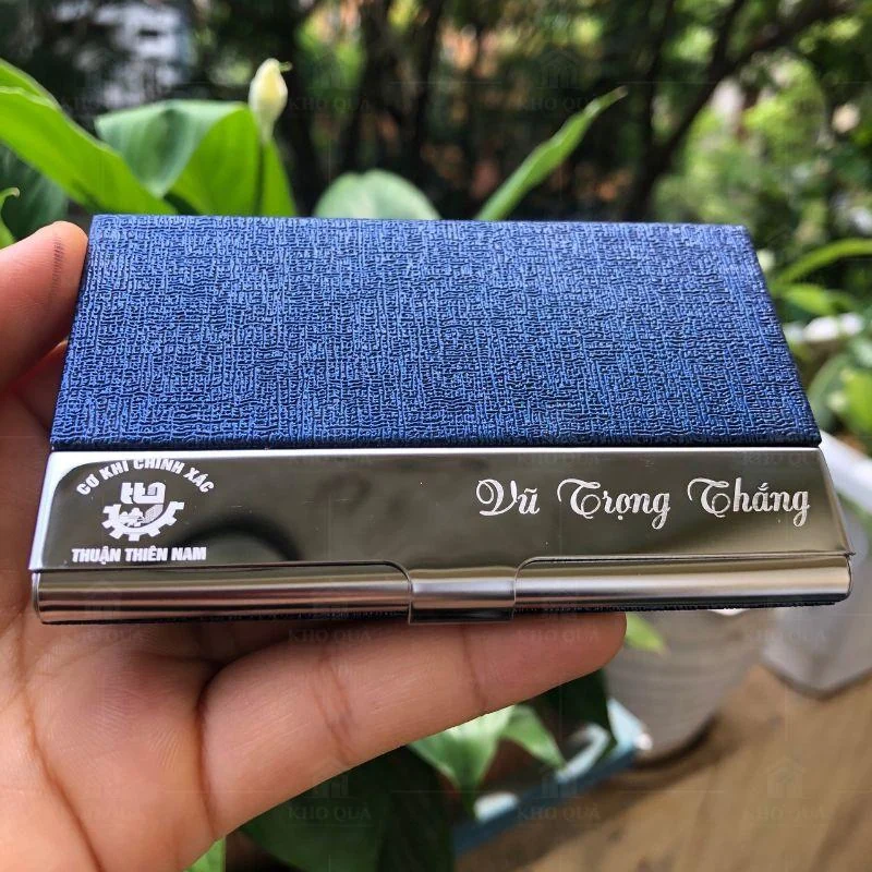 Hộp danh thiếp xanh mang dấu Thuận Thiên Nam và tên cá nhân