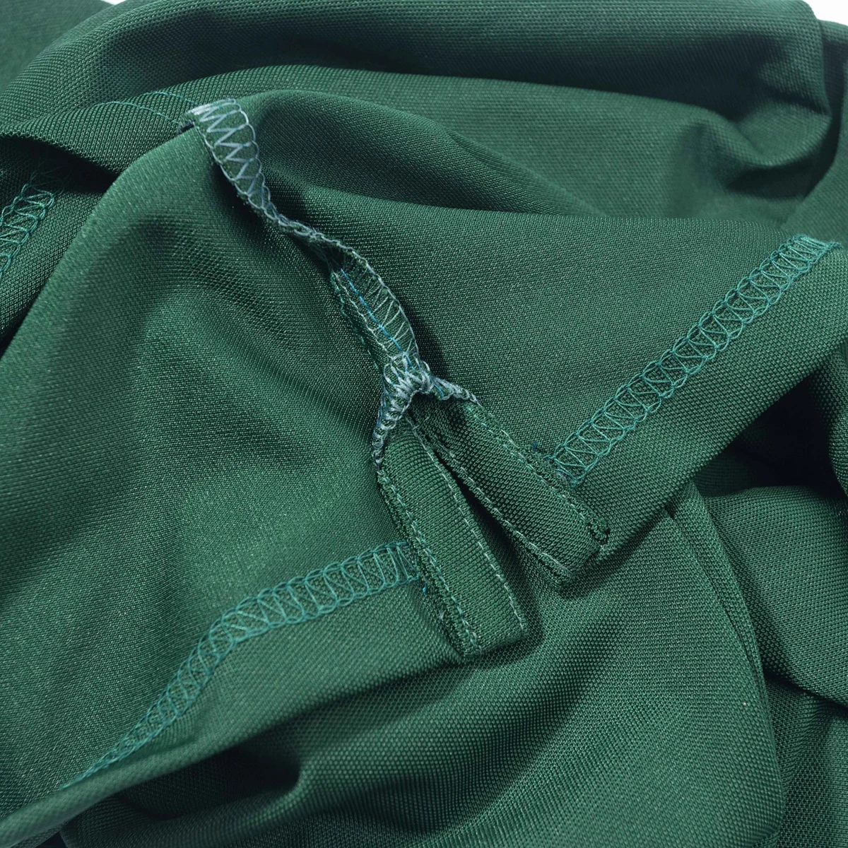 Mặt trong áo polo xanh với đường vắt sổ