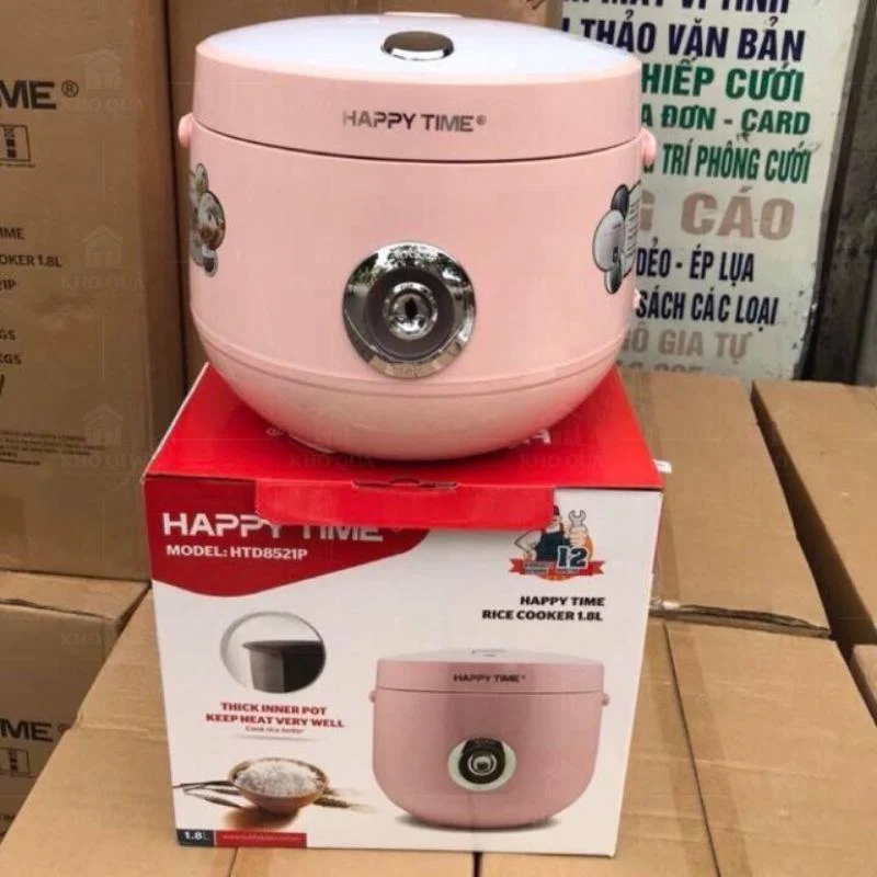 Nồi Happy Time màu hồng đặt trên hộp ghi model HTD8521P